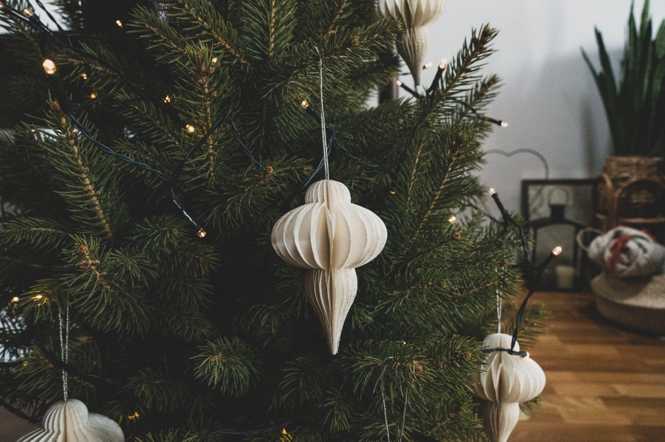 The Heartwarming Magic of a Pre-Lit Christmas Tree